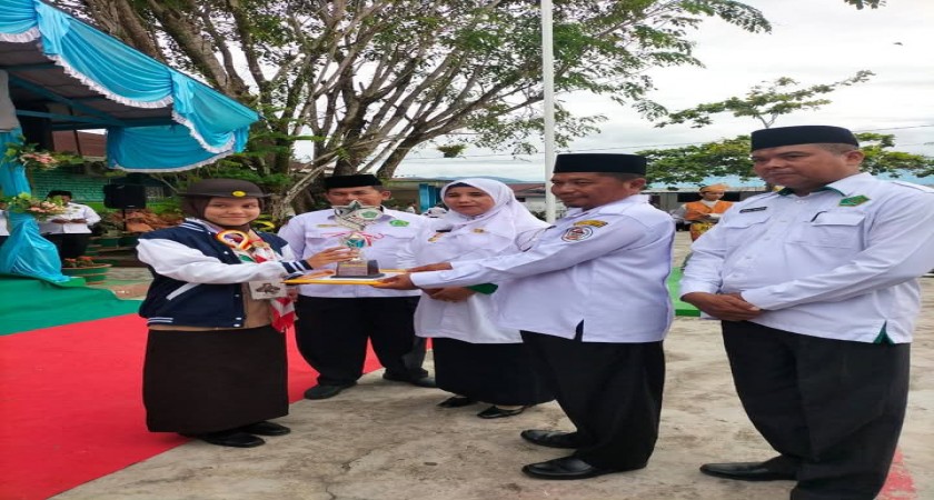 Siswa Terbaik Pramuka MAN 1 Tapanuli Tengah Terima Apresiasi Dari Kemenag Tapanuli Tengah  man1tapteng 13 Jan 2025