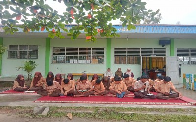 MAN 1 Tapanuli Tengah Aktivitas Jumat Pagi Dengan Yasinan Berjamaah